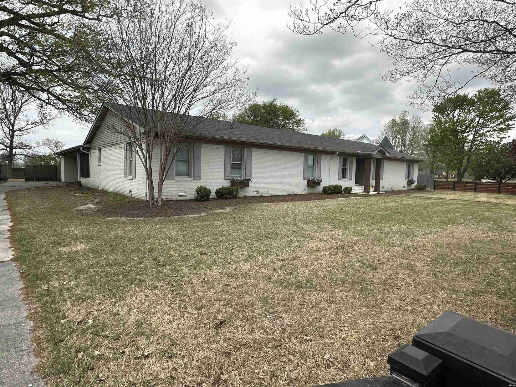 1200 Colonial  