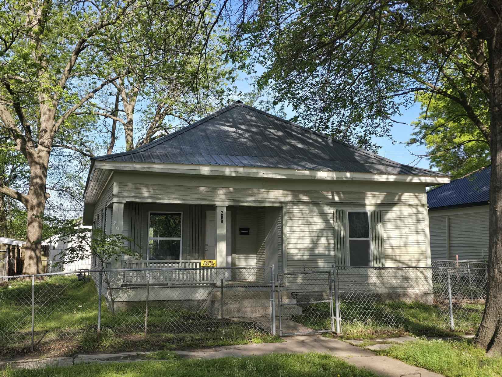 208 F St SE  