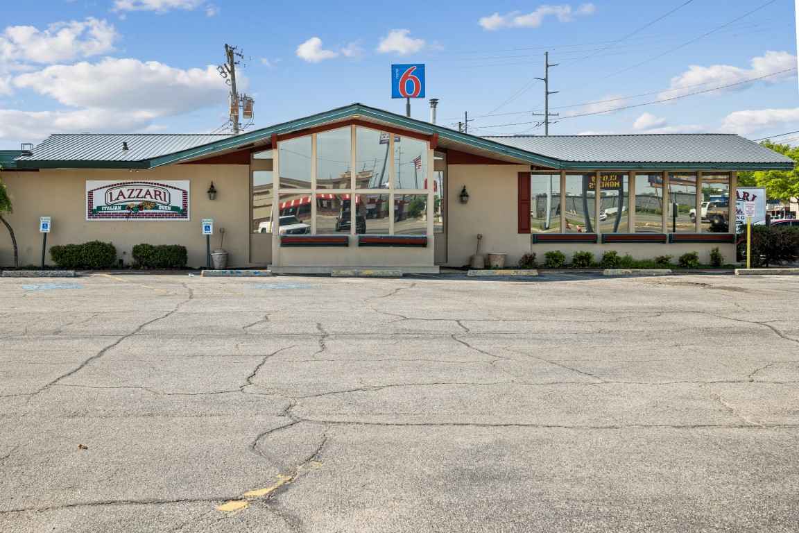 2230 S Caraway  