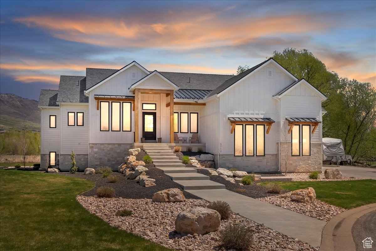 3712 N RIVERS EDGE  