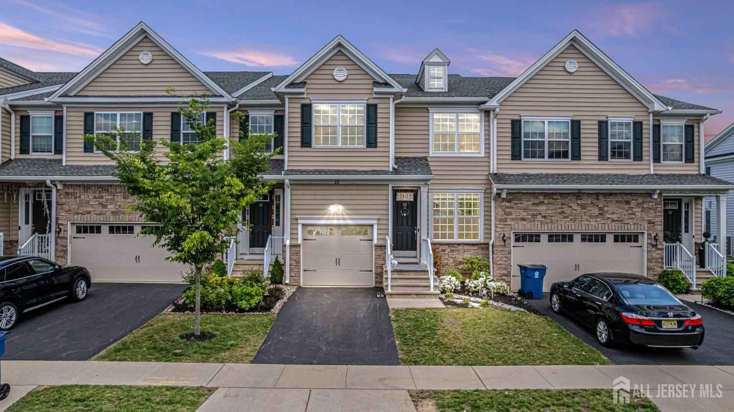 22 Larkspur Ln  