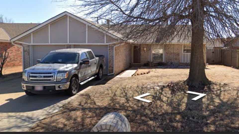 908 Linn Ln  