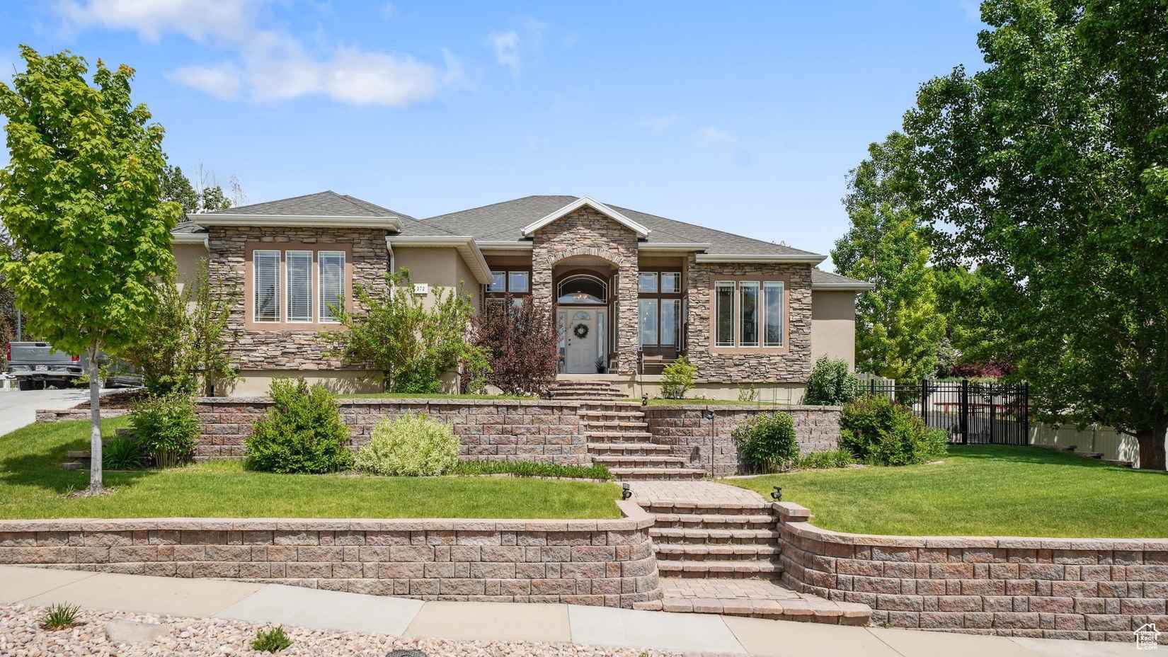 372 N WATERSIDE W  