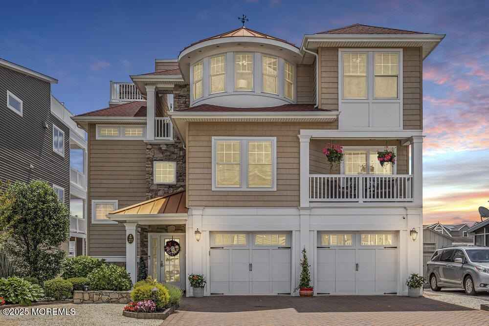 27 Marin Ln  