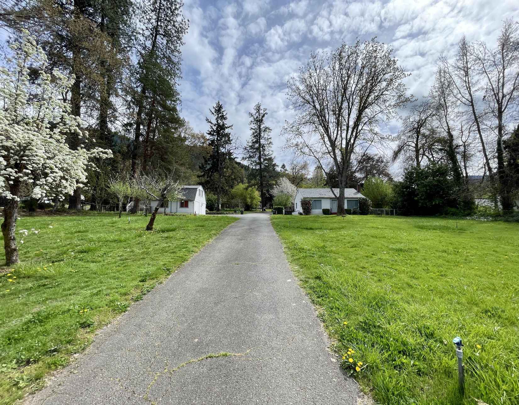 7015 Rogue River Hwy  