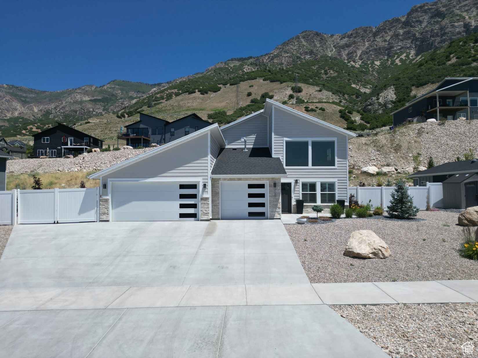 3052 N Mtn  