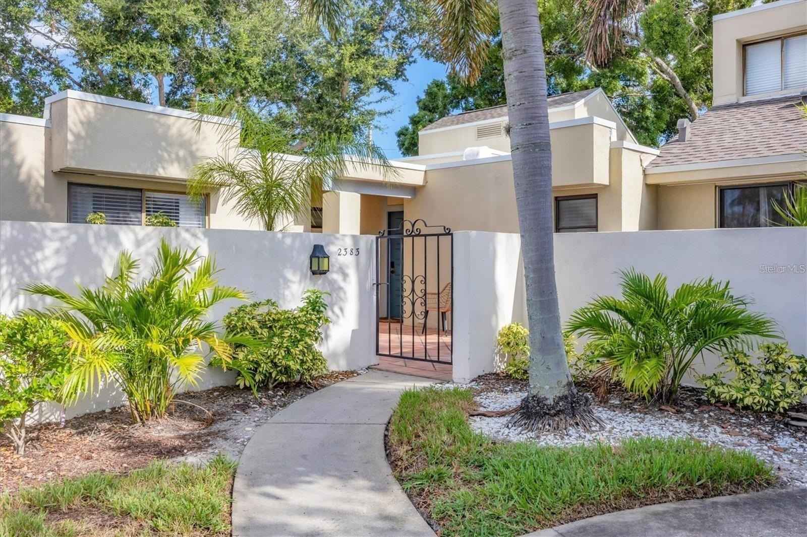 2383 LAKESIDE Mews  