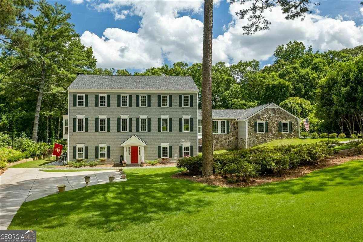 555 Vly Hall  