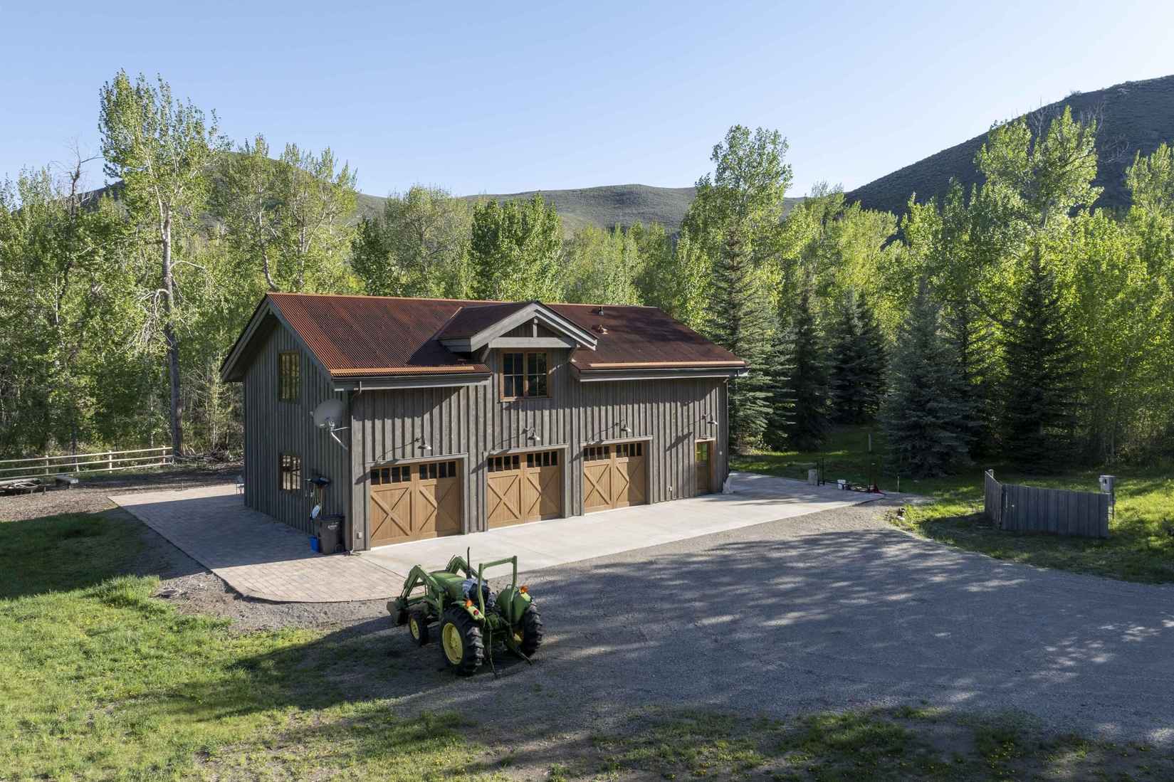 321/331 Broadford Rd  