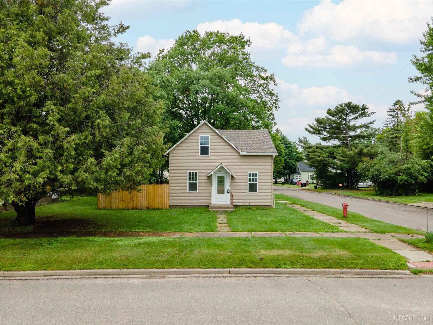 802 W Cayuga  