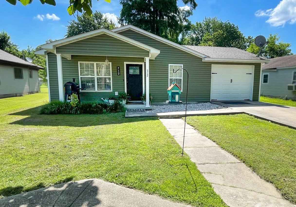 712 W Oak  