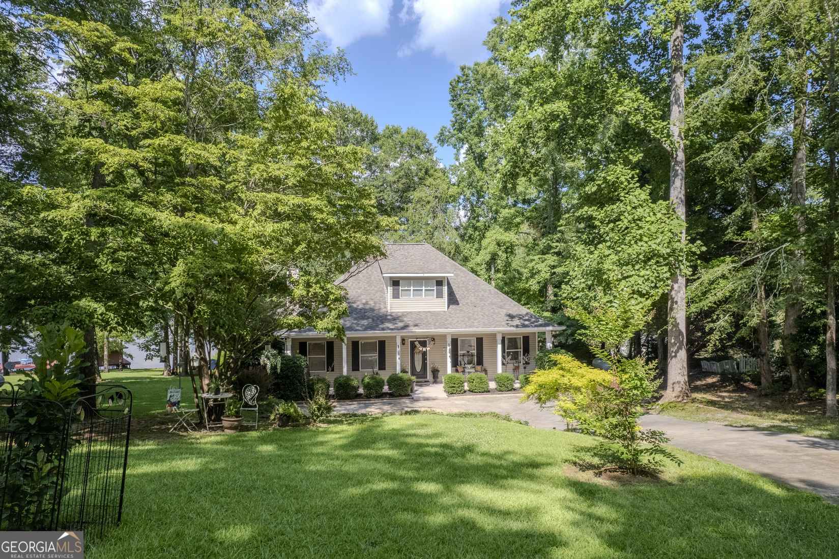 2298 Lakecrest  