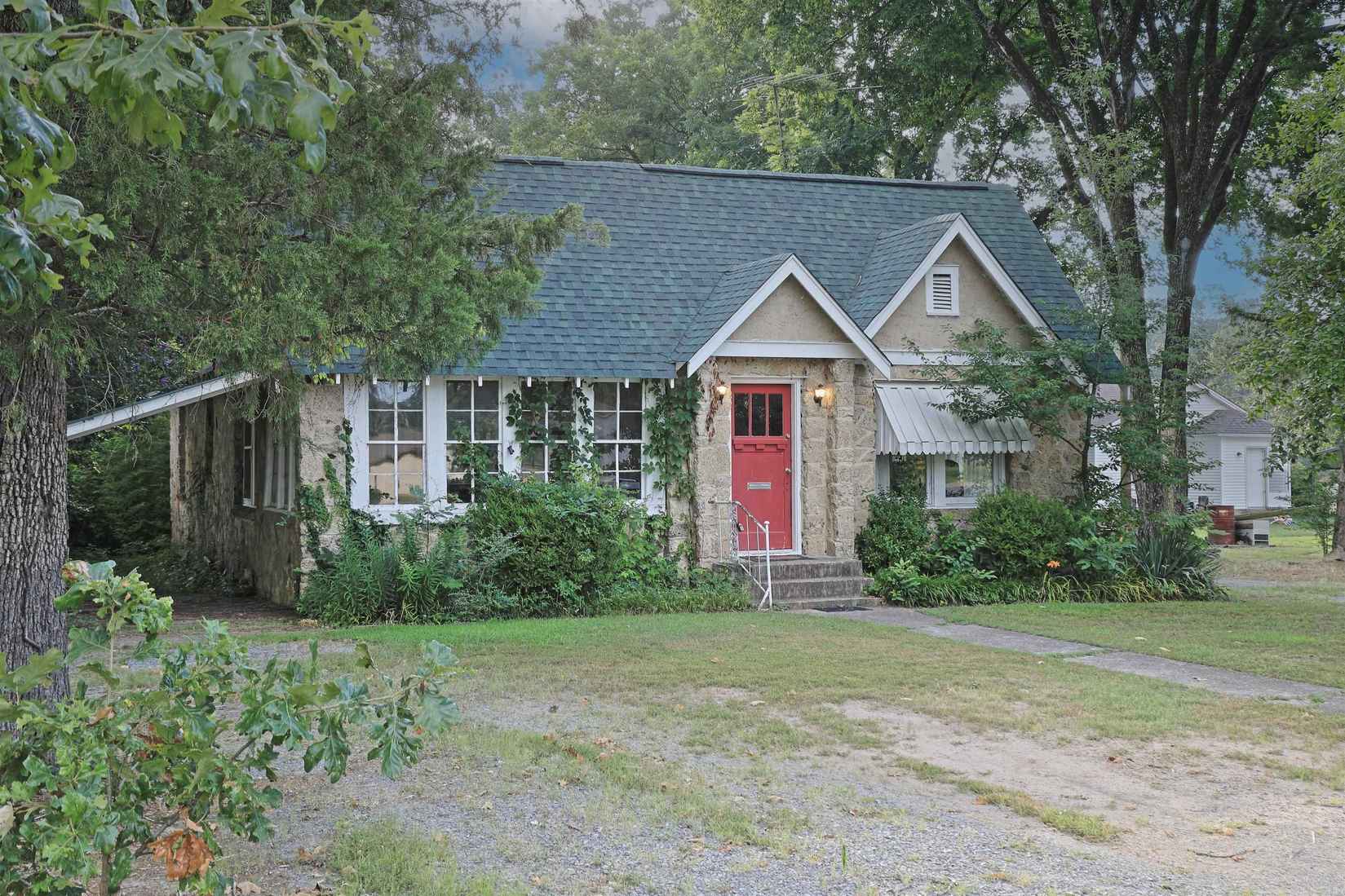 8305 Dollarway Rd  