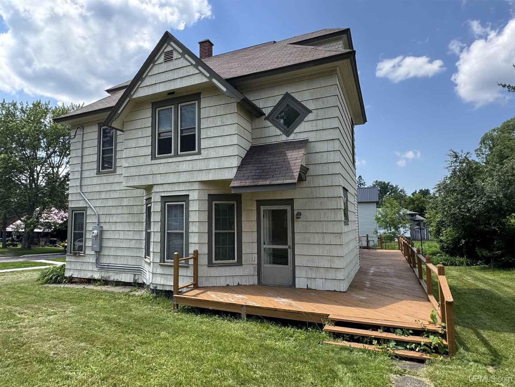 402 N Albany  