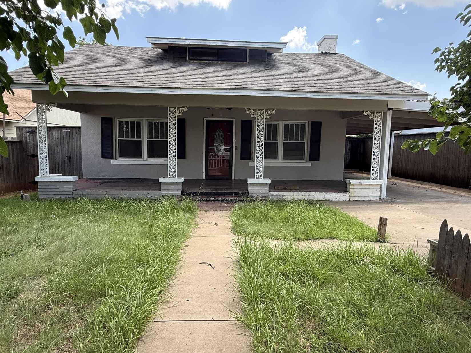 1105 W 11th  