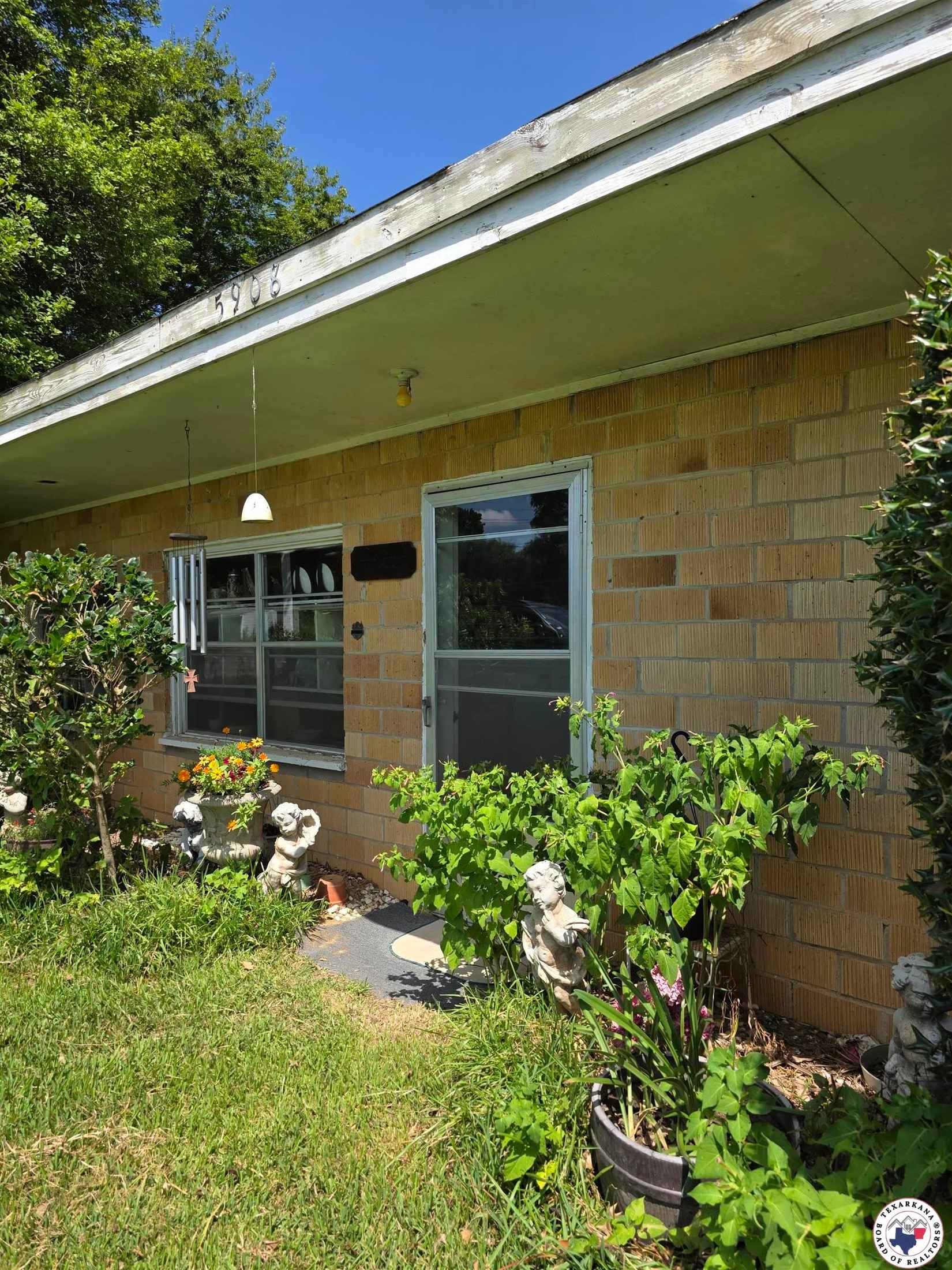 5908 E Hwy 67  