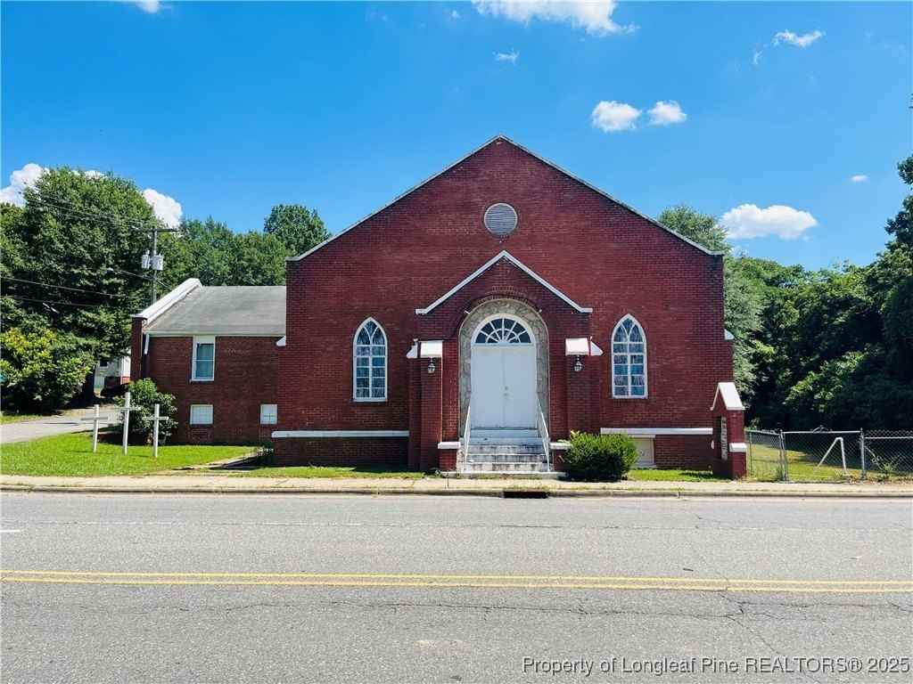 1303 Gaston Ave  