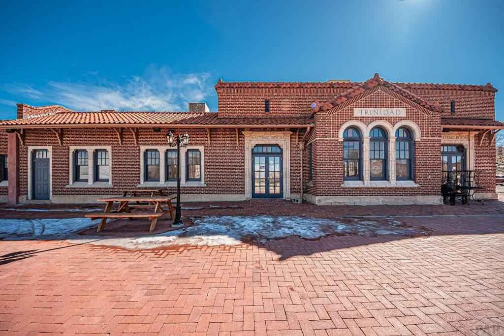 516 E Elm St  