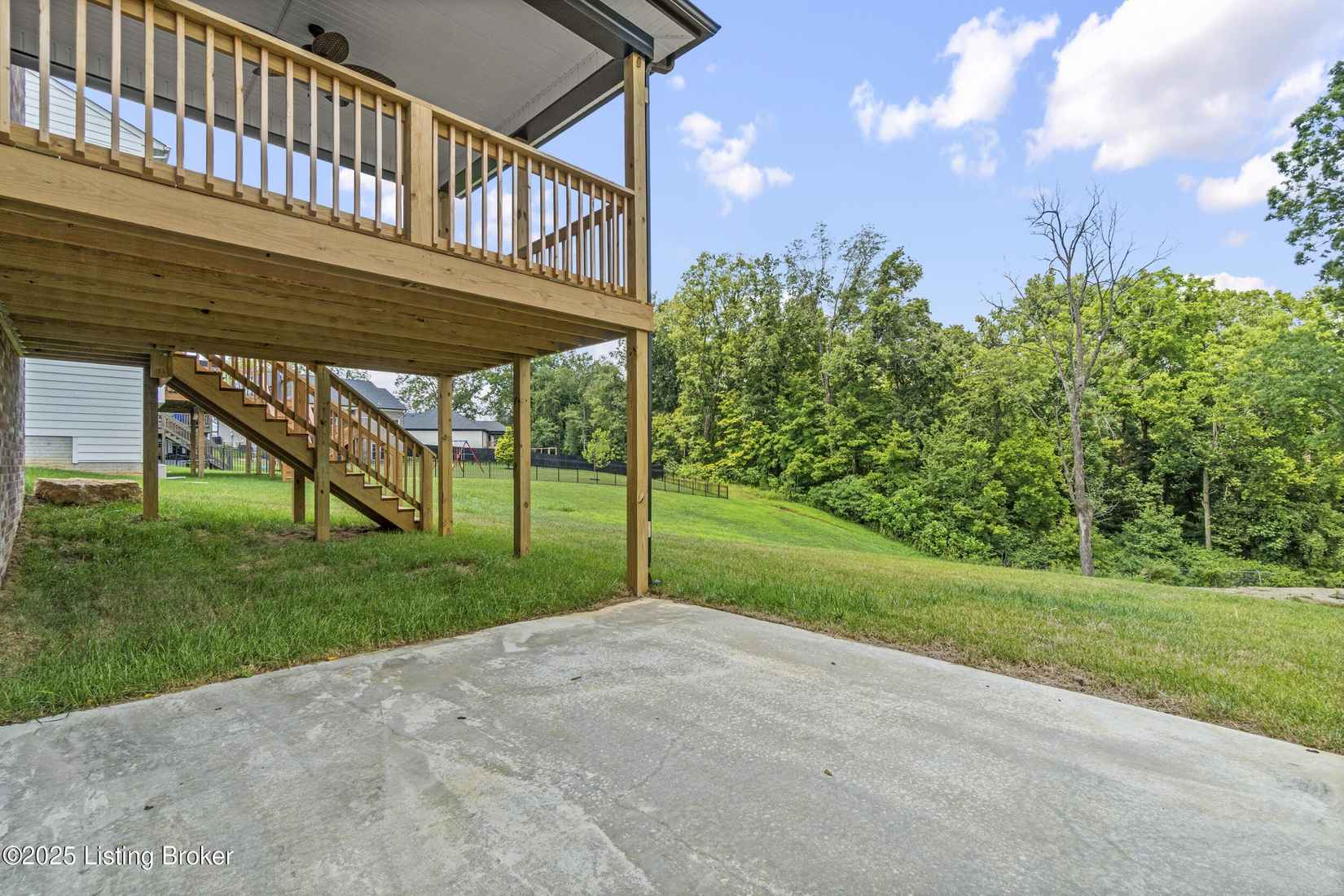 389 Williamsburg Dr  