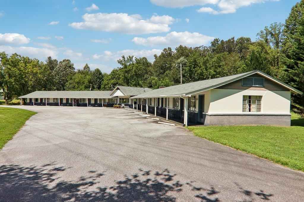3144 US 441 N  