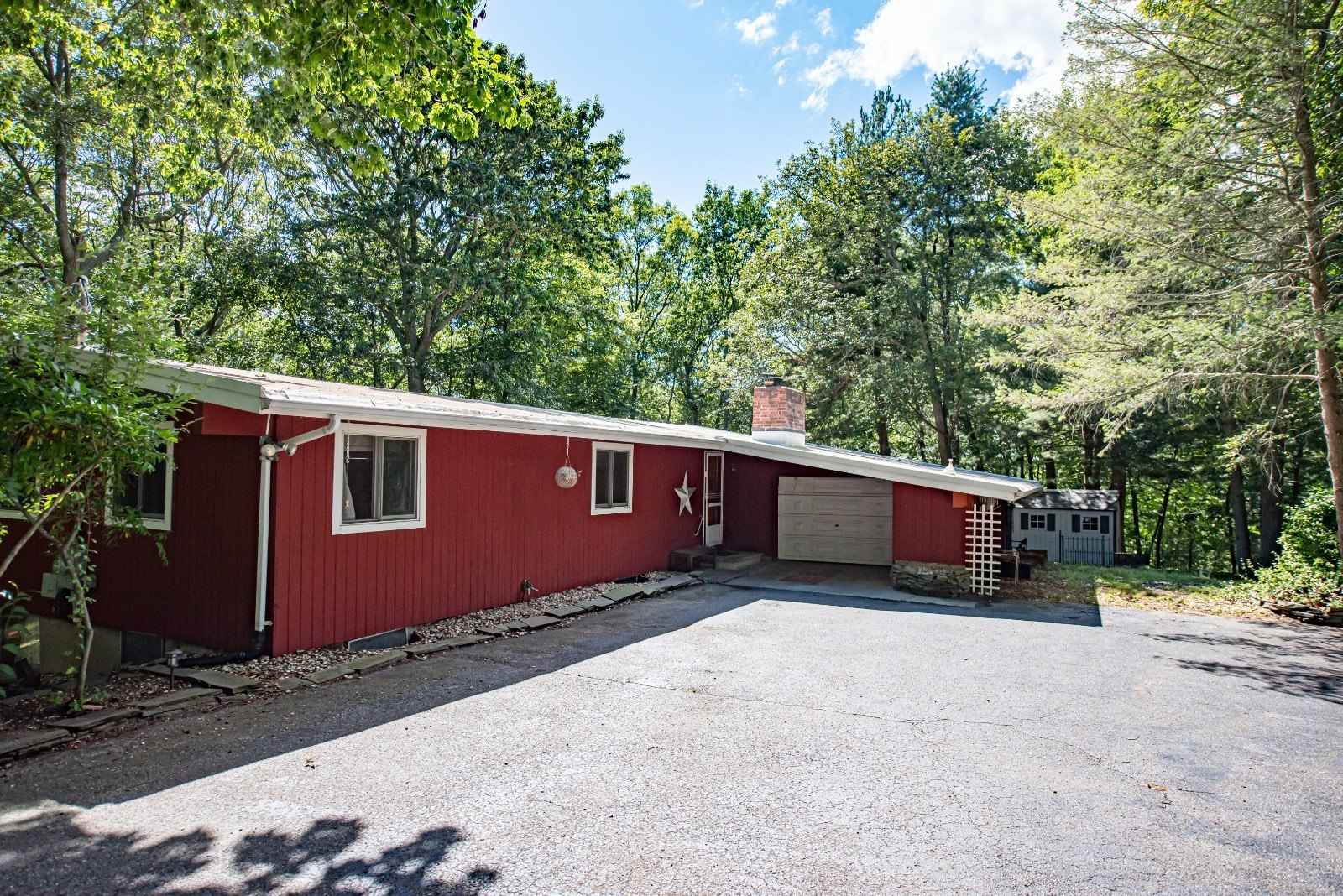 4 Captain Richards Ln  