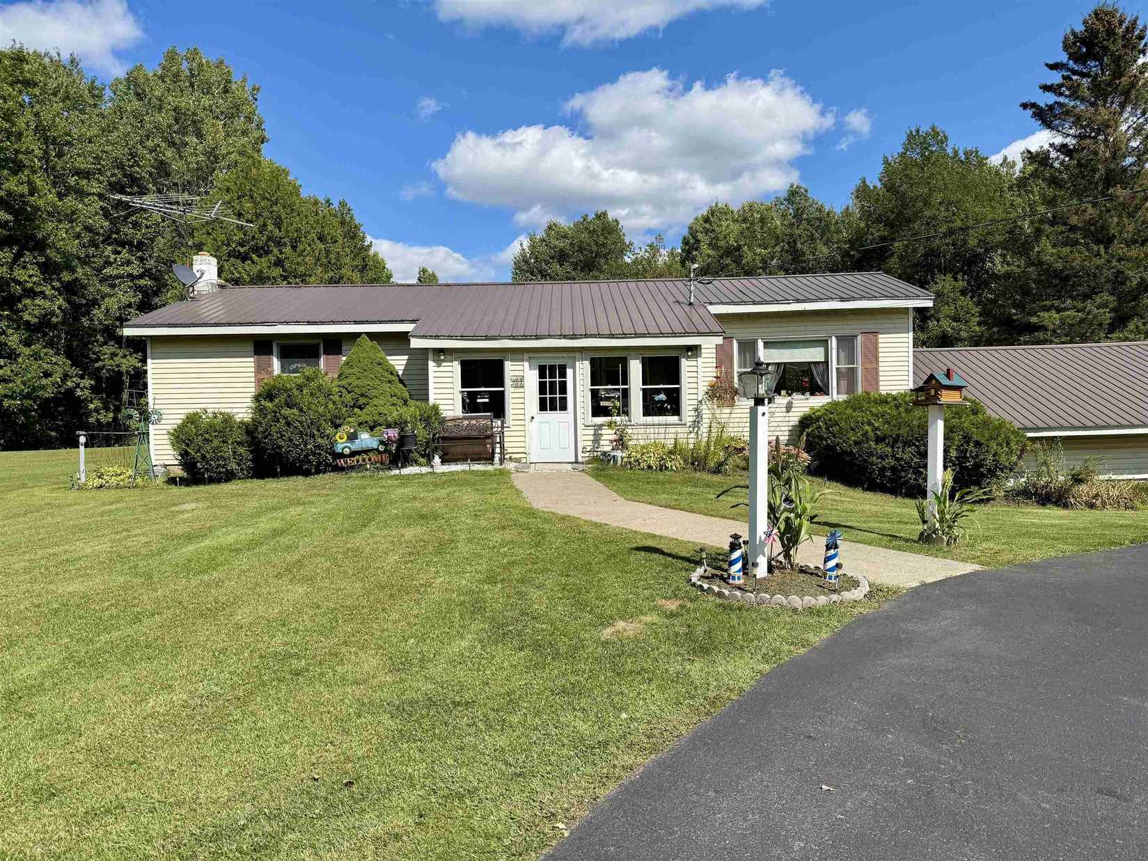 152 Emerson Rd  