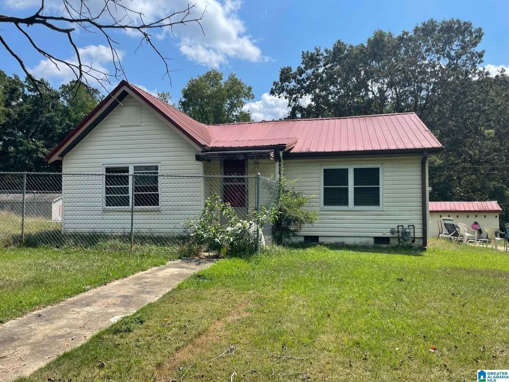 36 DOUGLAS Dr  