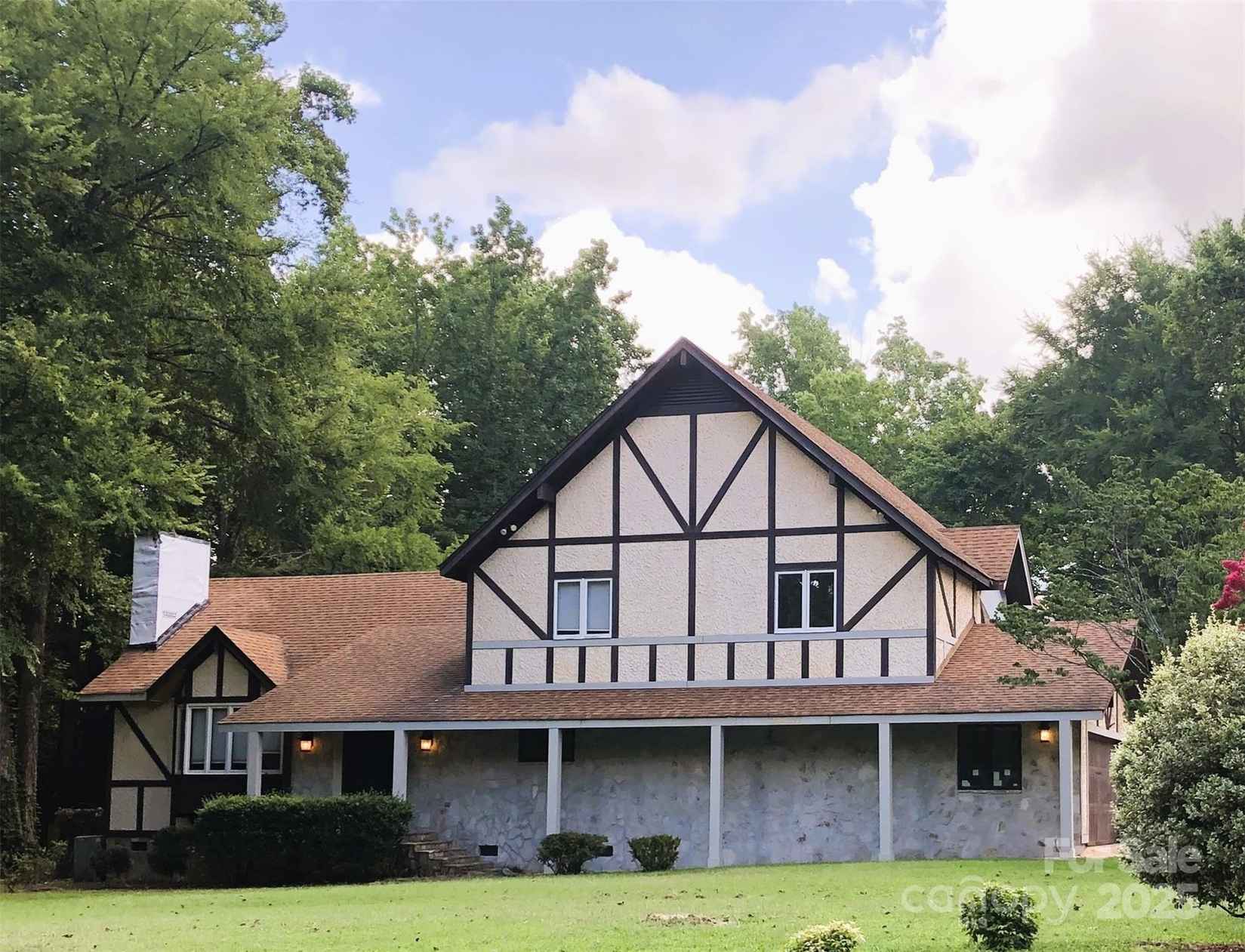 2413 Cross Country Rd  