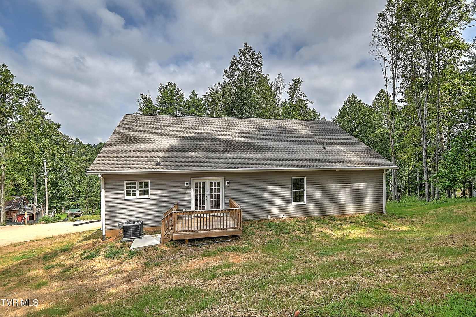 476 Norris Rd ( Bridle Path)  