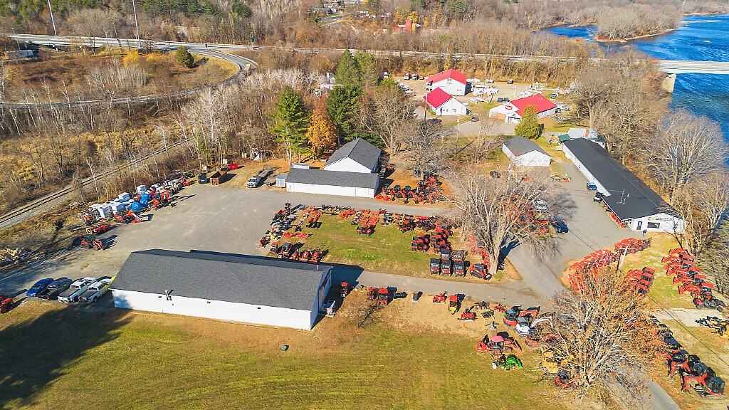 350 355 Upper Main St  