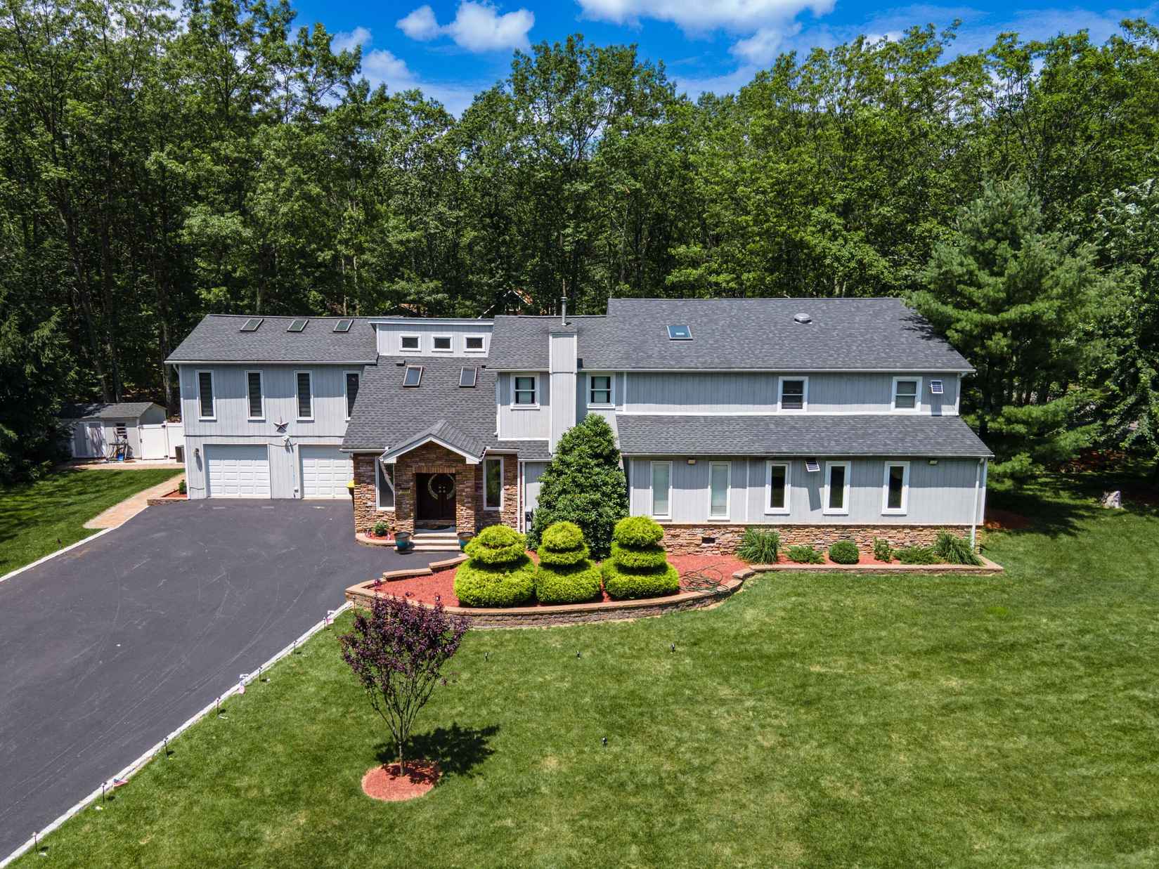 1555 Longleaf Dr  