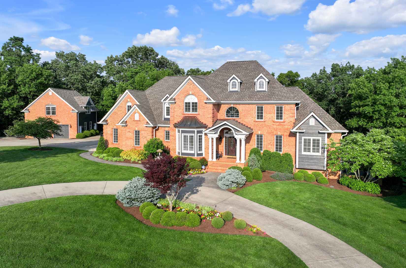 315 Whispering Brk Dr  