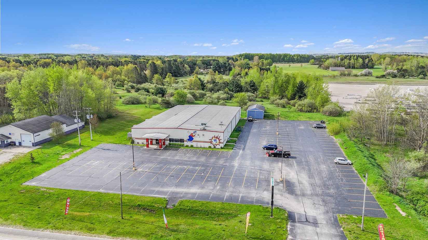 2253 W US-10  
