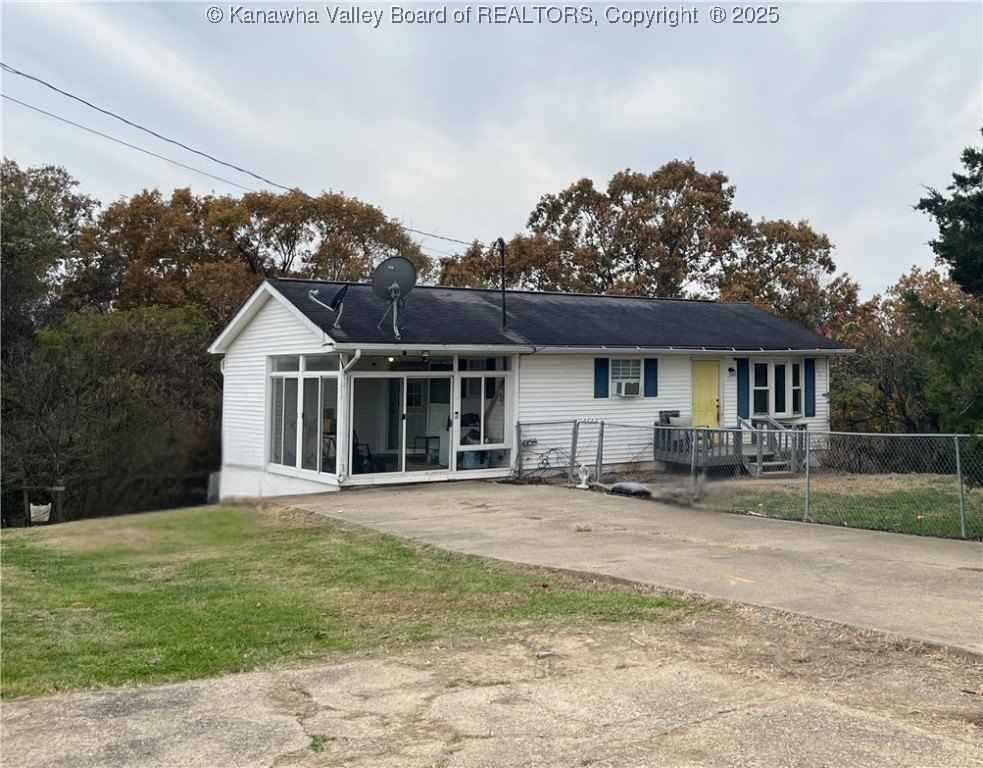 1206 Thomas Rdg Rd  