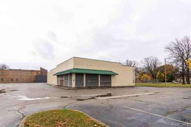 1115 E GENESEE Ave  