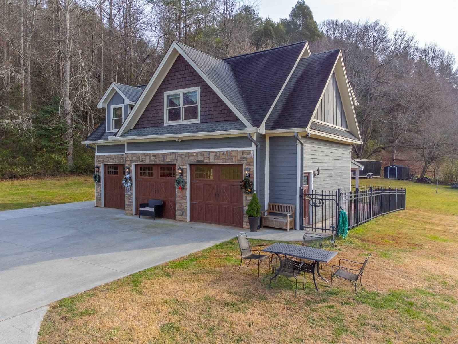 1205 Wells Rd  