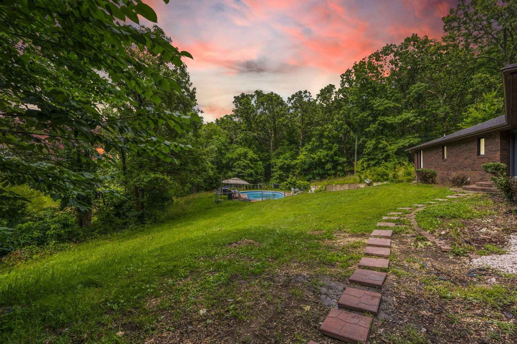 401 Honeysuckle Dr  