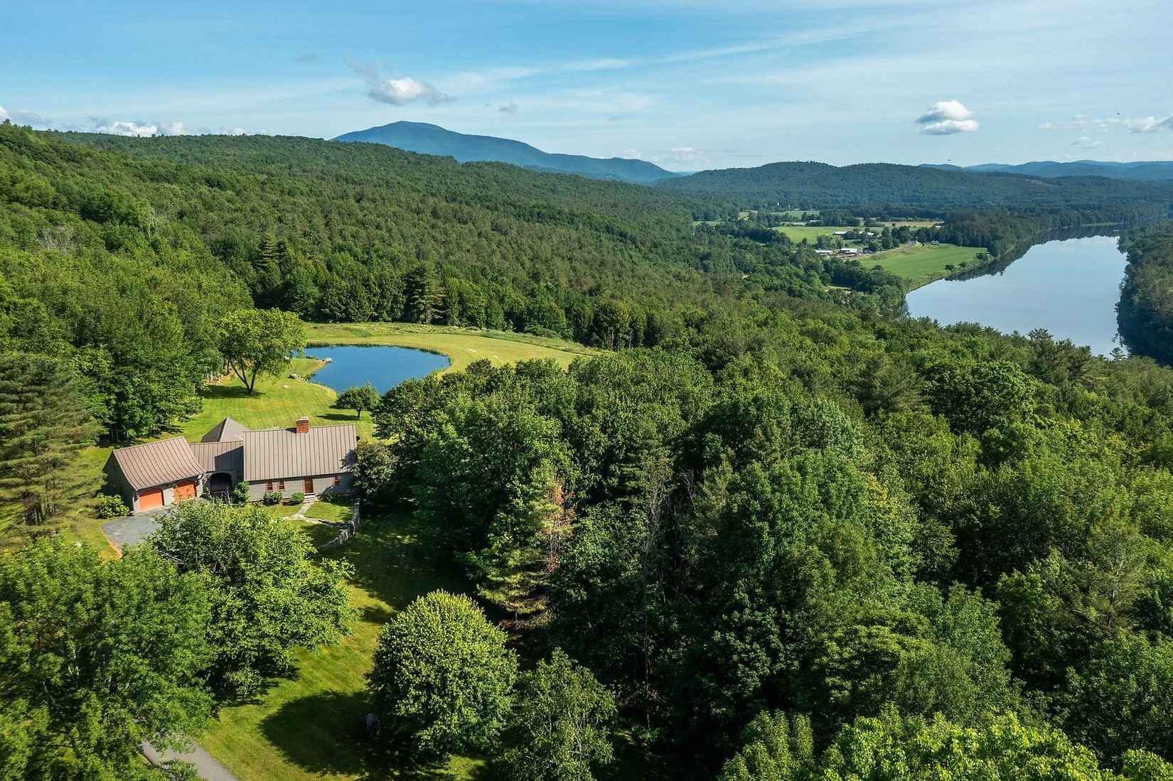 1726 Skitchewaug Trl  