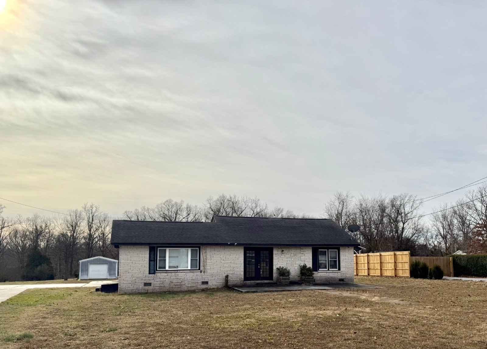 610 W Lindly St  