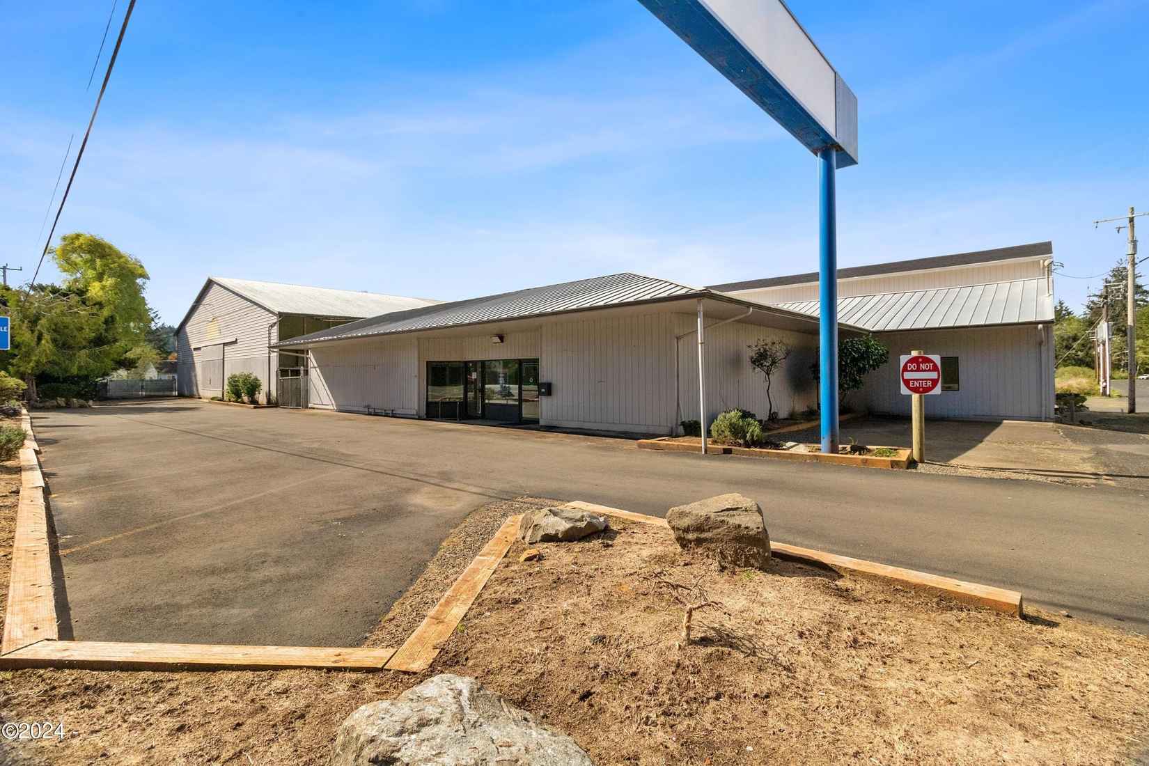 6305 SW Hwy 101  