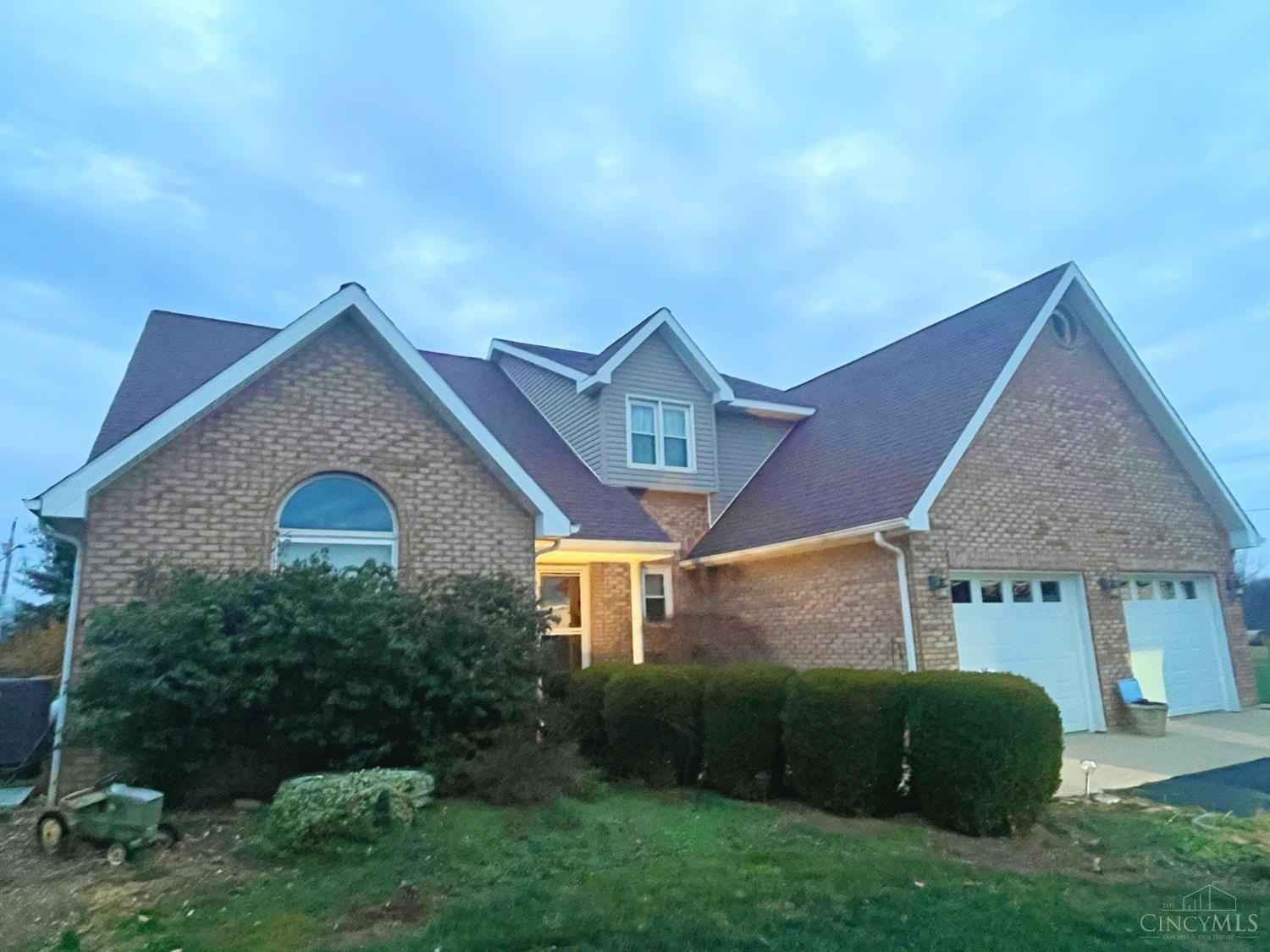 150 Roslin Dr  