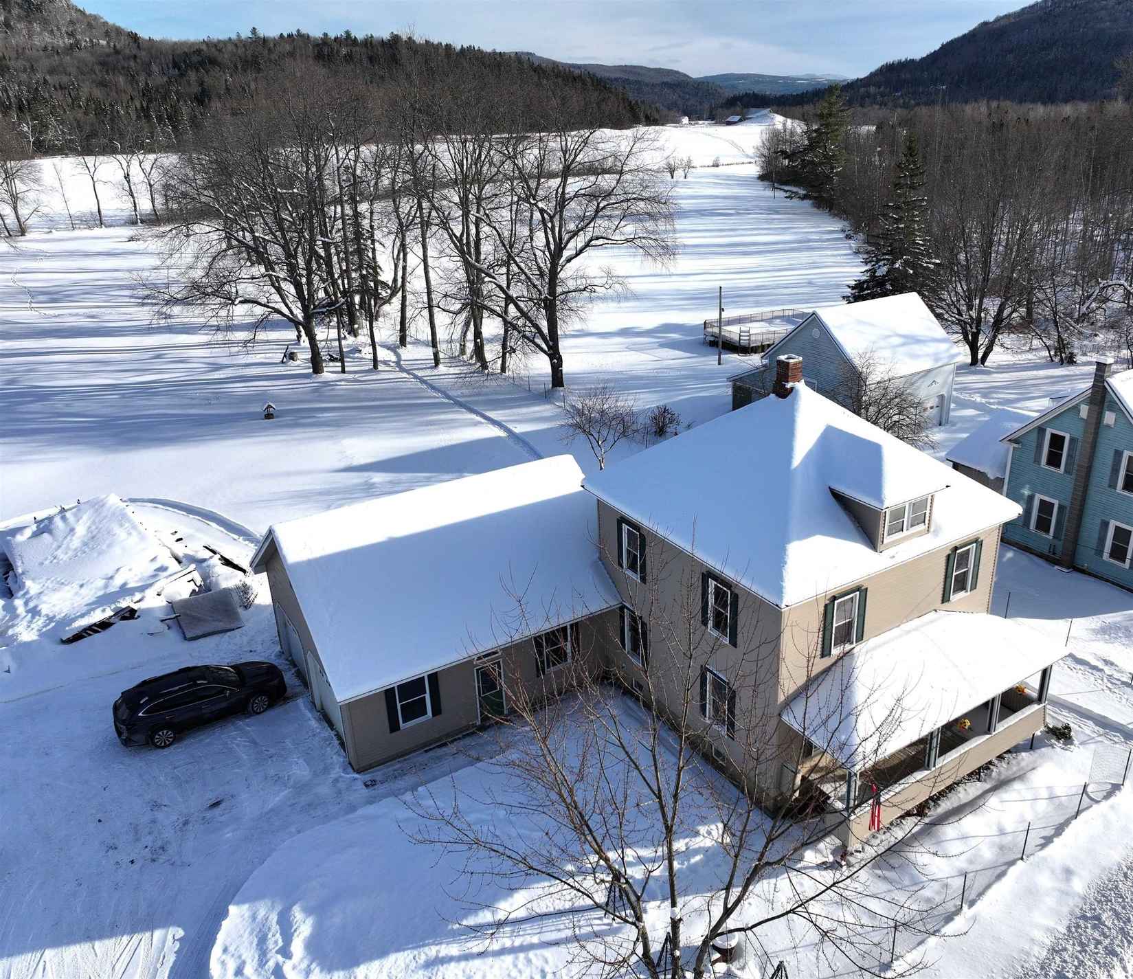 220 Hall Strm Rd  