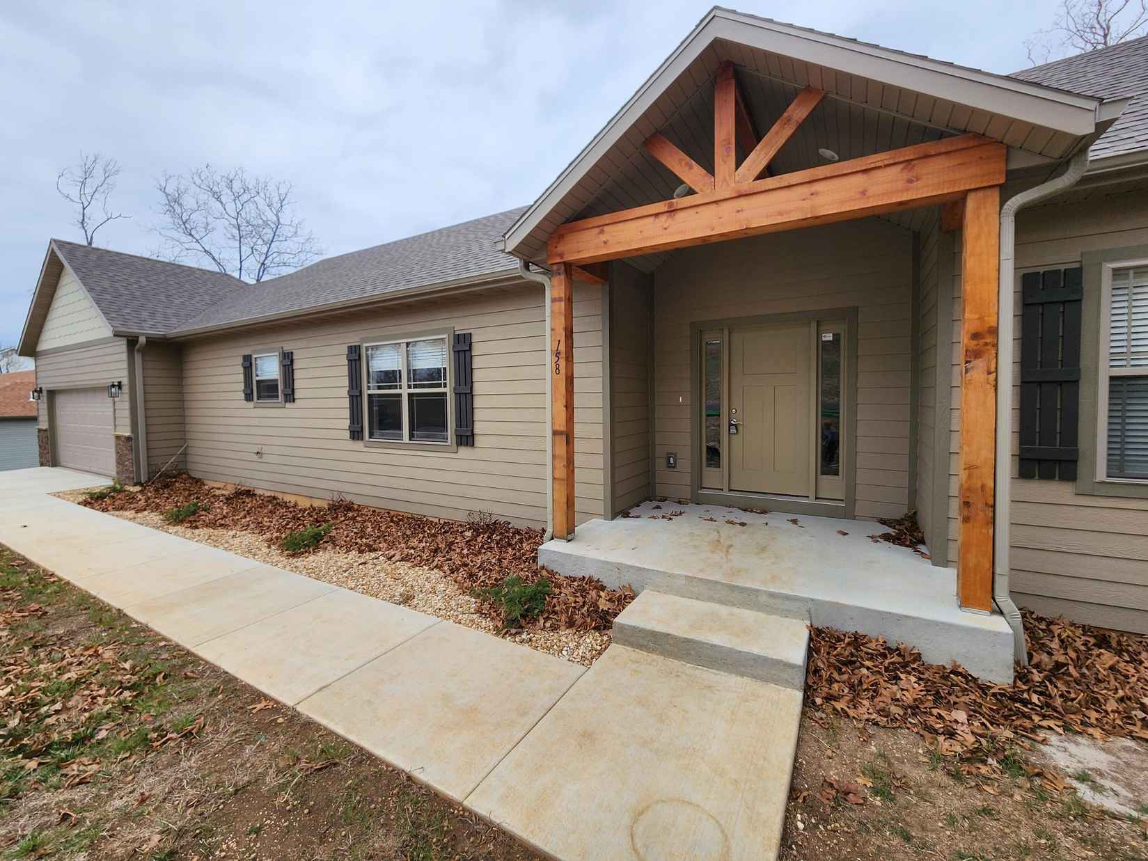 158 Grand Pointe Dr  