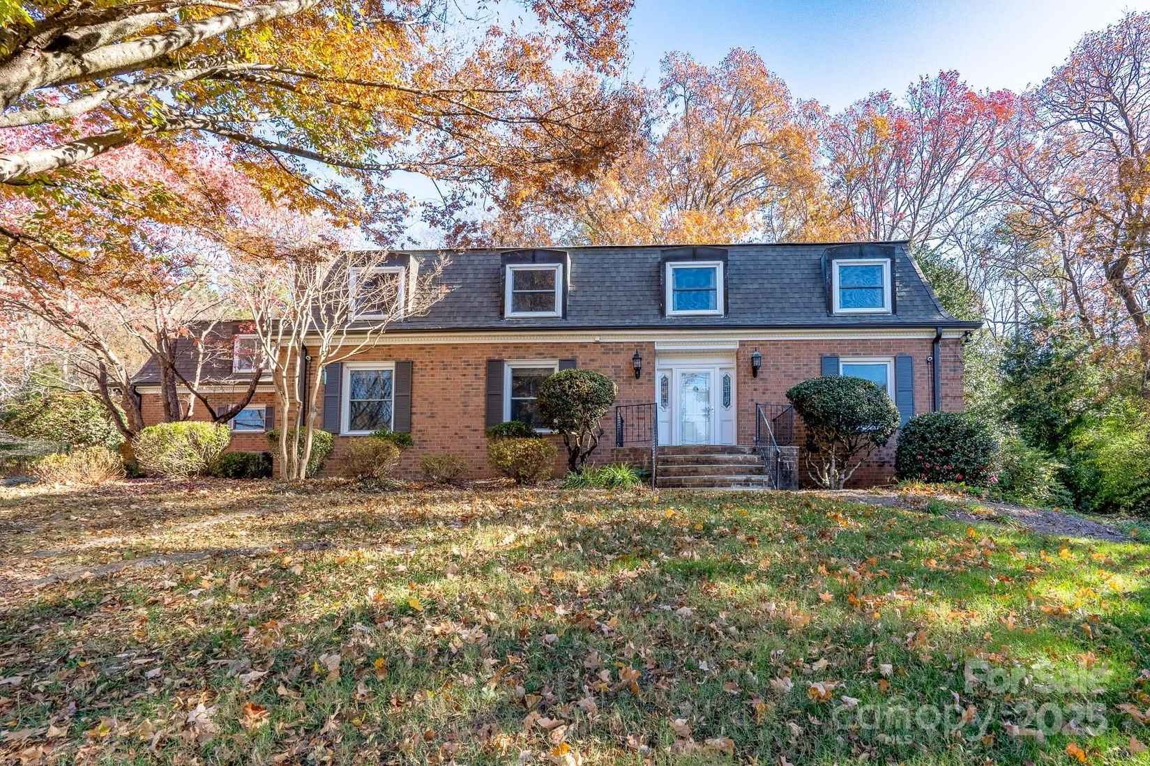 758 Williamsburg Dr NE  