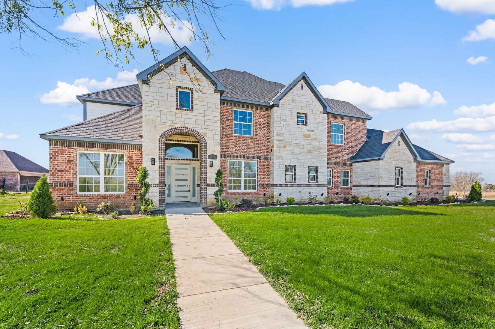 828 Mallard Pointe Dr  