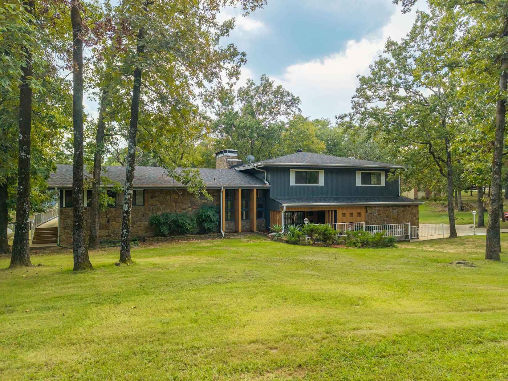 208 Southshore Dr  