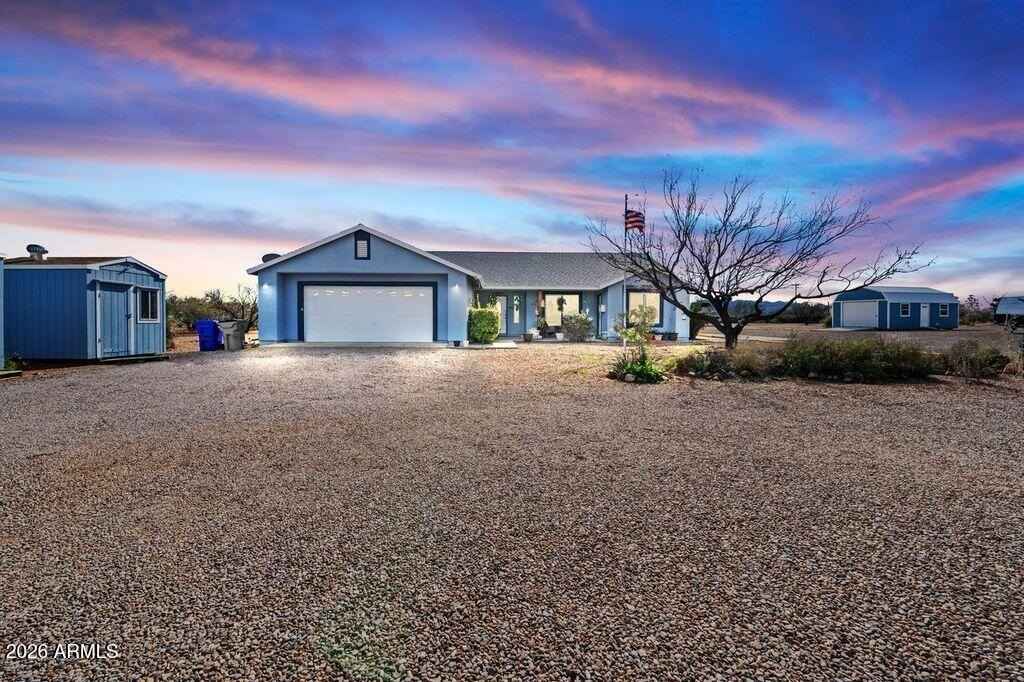 460 E Highway 82 --  