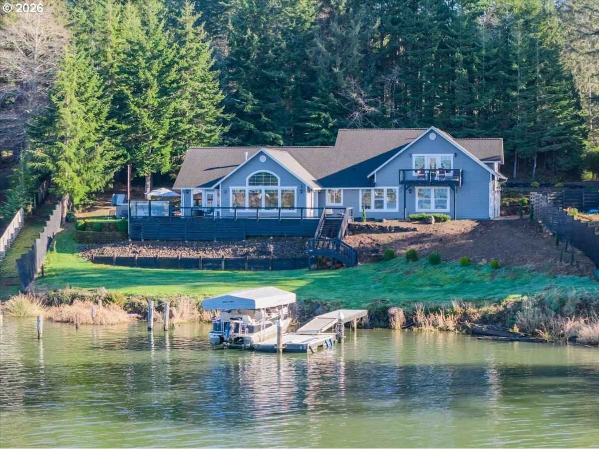 2095 NE E DEVILS LAKE Rd  