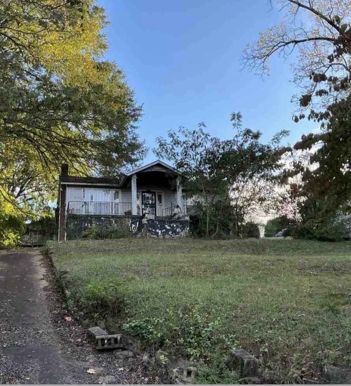 710 Woods Dr  