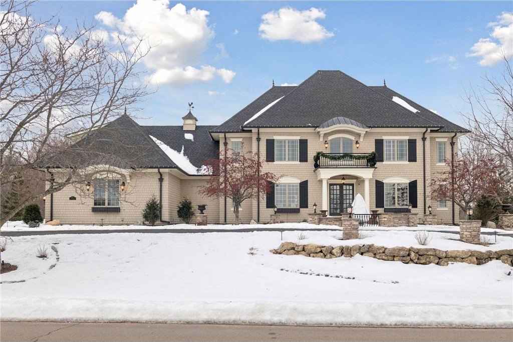 315 Calamus Cir  